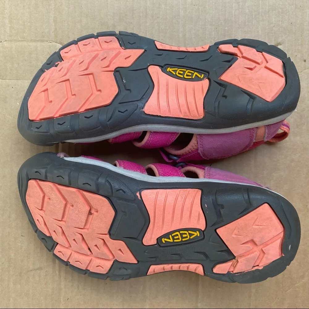 Keen kids’ pink Newport H2 sandals size 4